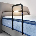 Aufstehhilfe Bett, Haltegriffe für Senioren, Bett Einstiegshilfe, Höhenverstellbarer Haltegriff für Senioren, LED-Sensorlicht zur Vermeidung von Stürzen in der Nacht, Sicherheit und Stabilität